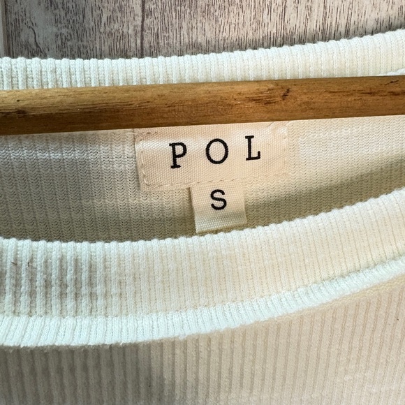 POL Oversized Plaid Sleeve Flower Top
Size Small — oversized fit - Picture 7 of 8